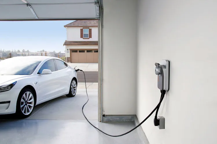 Electricians work by New-Era Electric in Kelowna